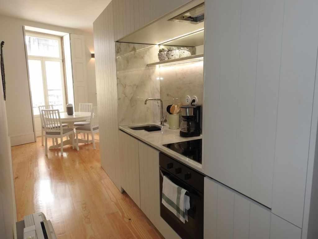 Oporto Delight 1 Luxury Apartment In Historic Center With Balcony Max 4 P Bagian luar foto